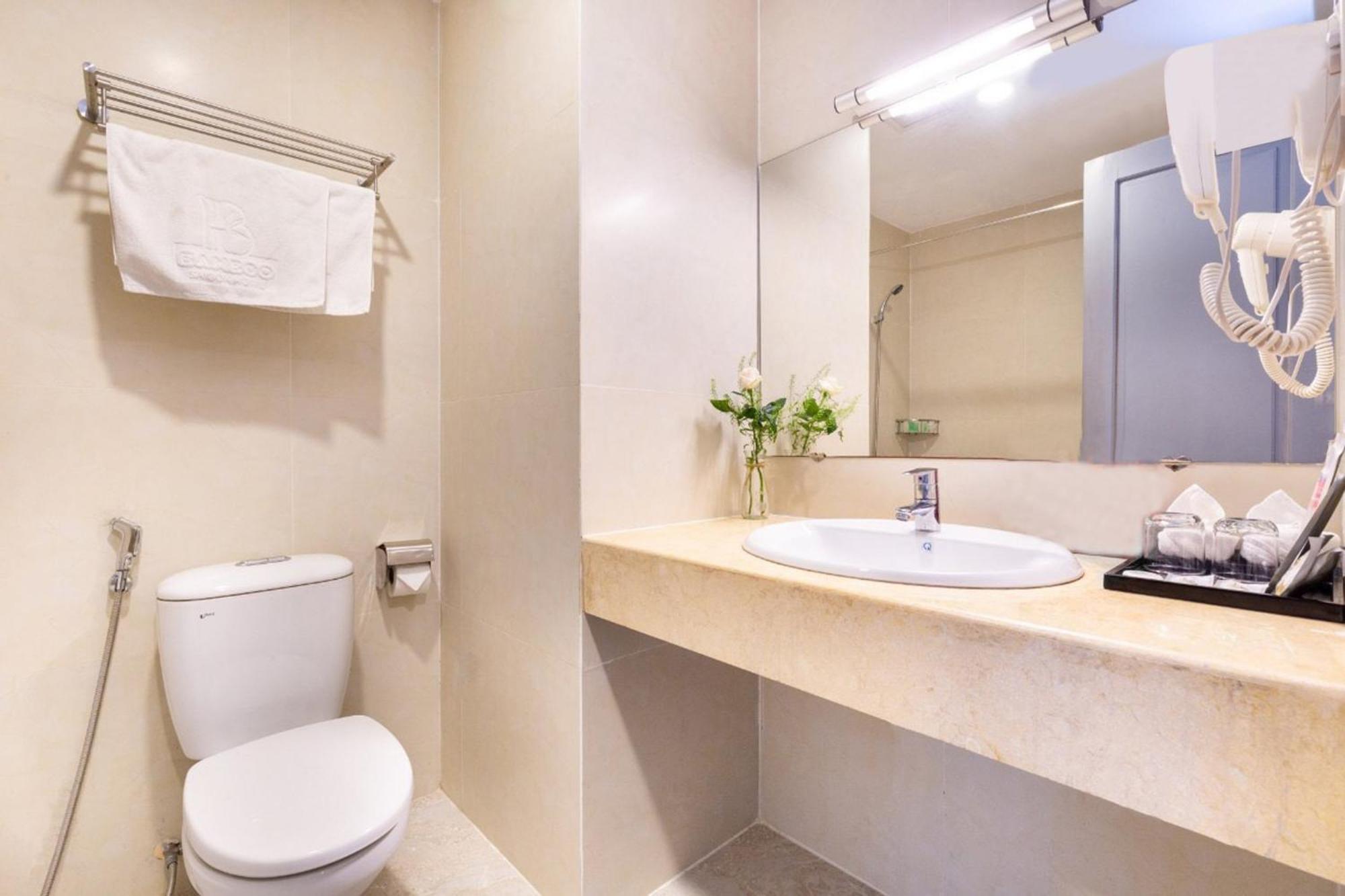 Khach San Bamboo Sai Gon Hotel Хошимин Екстериор снимка