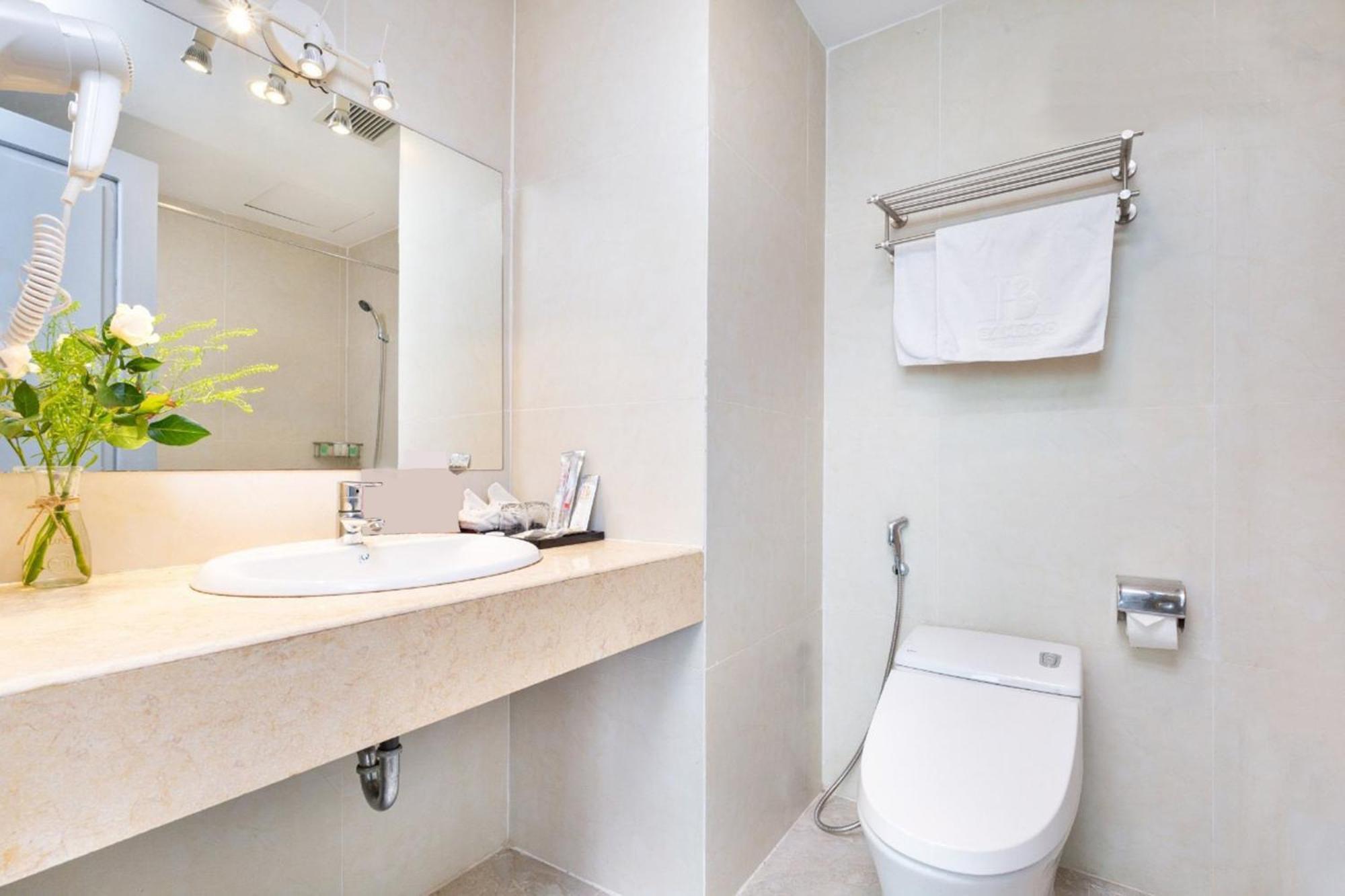 Khach San Bamboo Sai Gon Hotel Хошимин Екстериор снимка